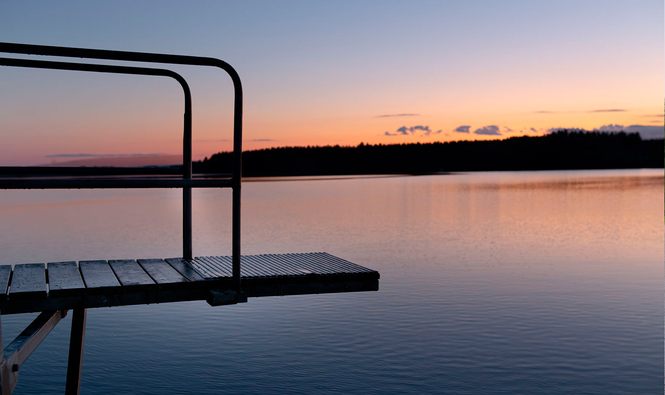 The diving tower at Lossi Beach, with a calm lake in the background.