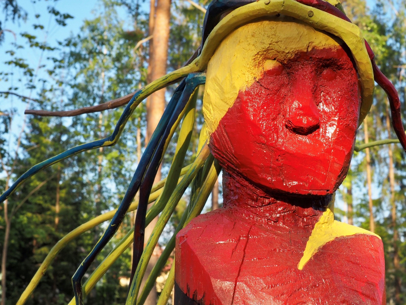 The magnificent statue was made, for example, using leftover paints