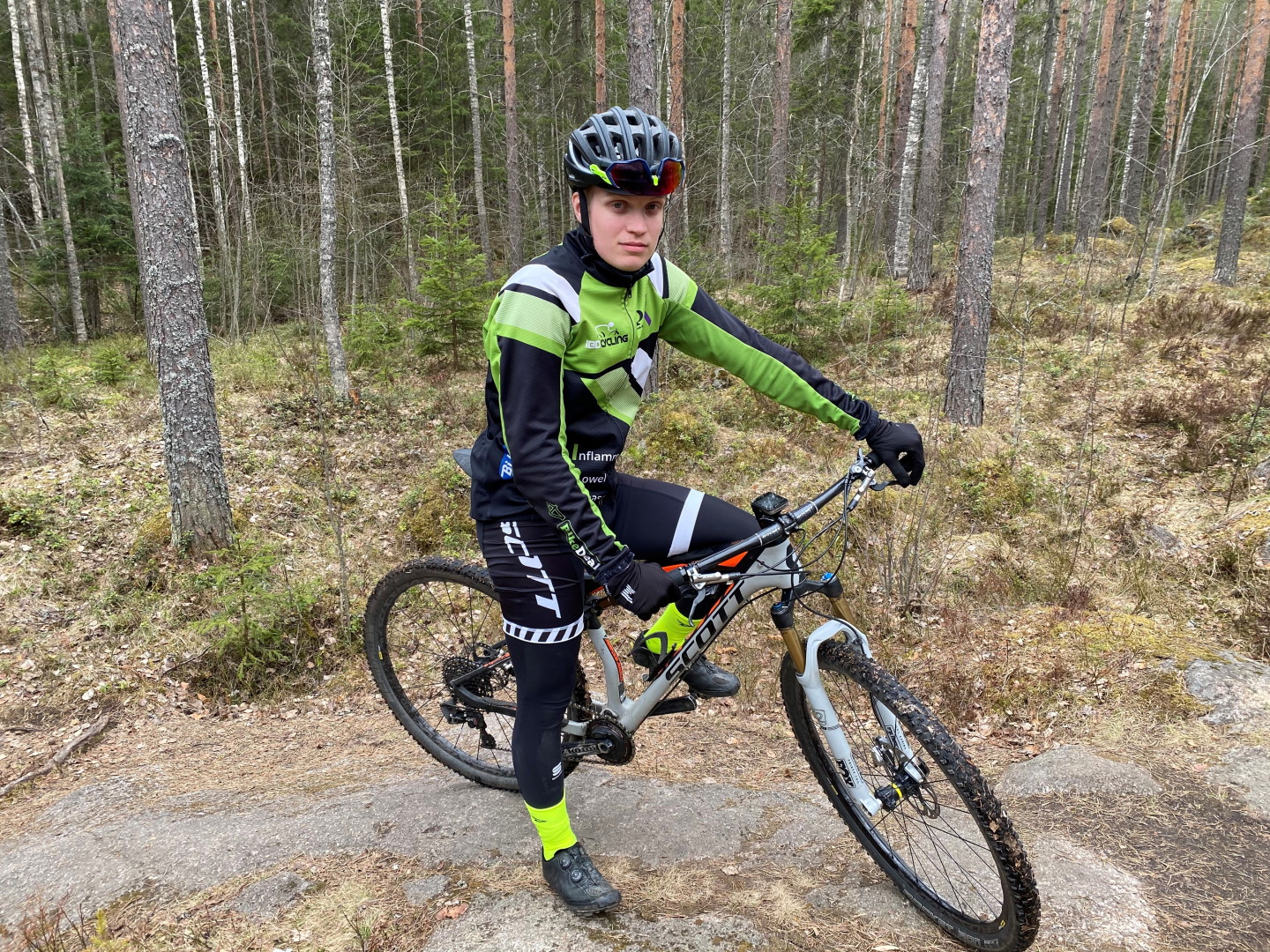 Simo Terävä on a bike
