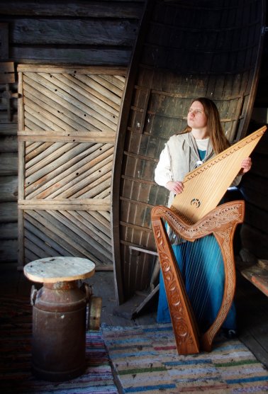 Olga Kolari with her kantele