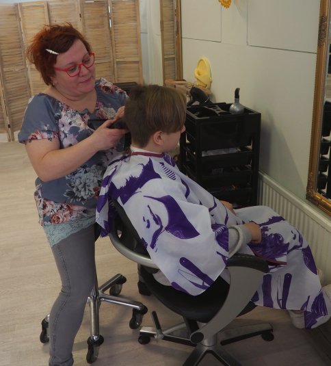 Customer in Hiushalkomo’s chair